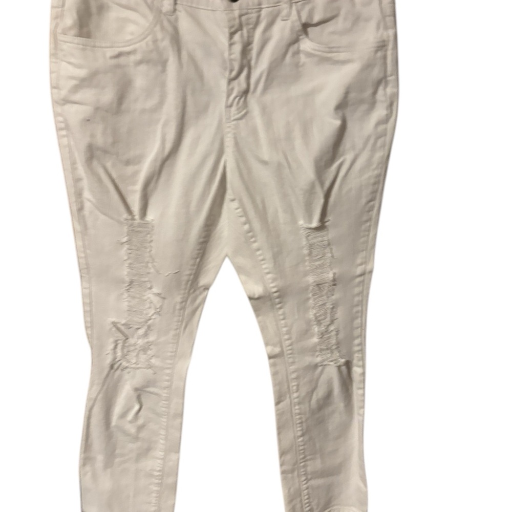 Stylish White Distressed Jeans